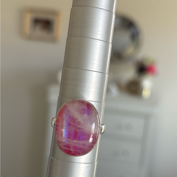 Elegant Silver and Pink Stone Ring - Picture 3 of 6